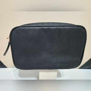Universal Thread Black Camera/Crossbody Bag - Pebbled Finish